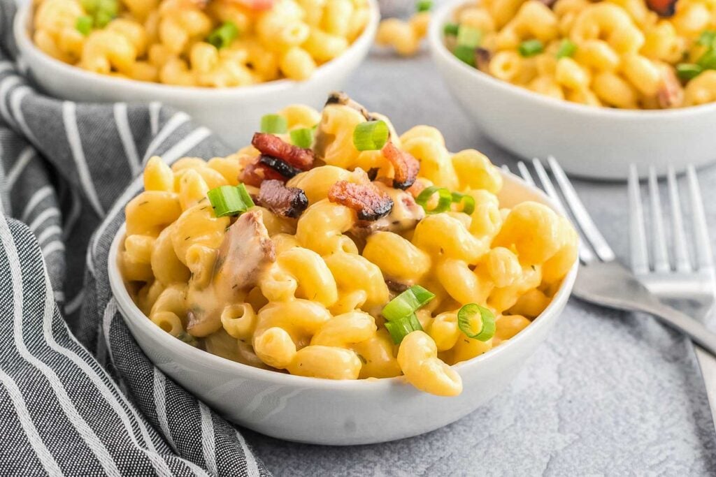 Bacon Mac & Cheese in a bowl.